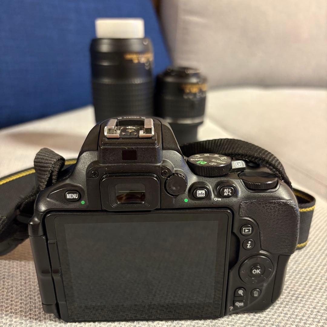 Nikon D5600 ダブルズームキット デジタル一眼レフカメラ