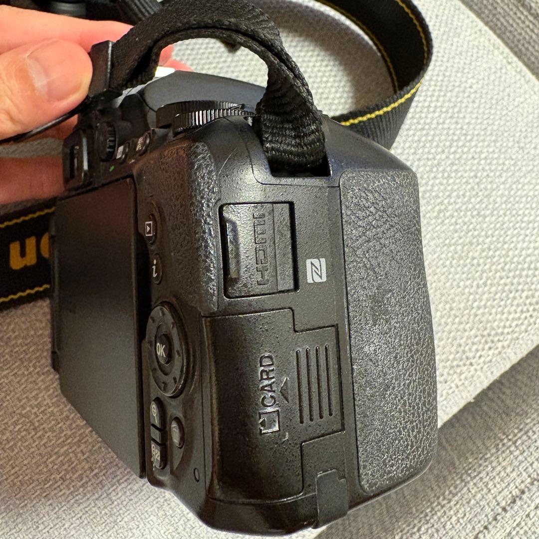 Nikon D5600 ダブルズームキット デジタル一眼レフカメラ