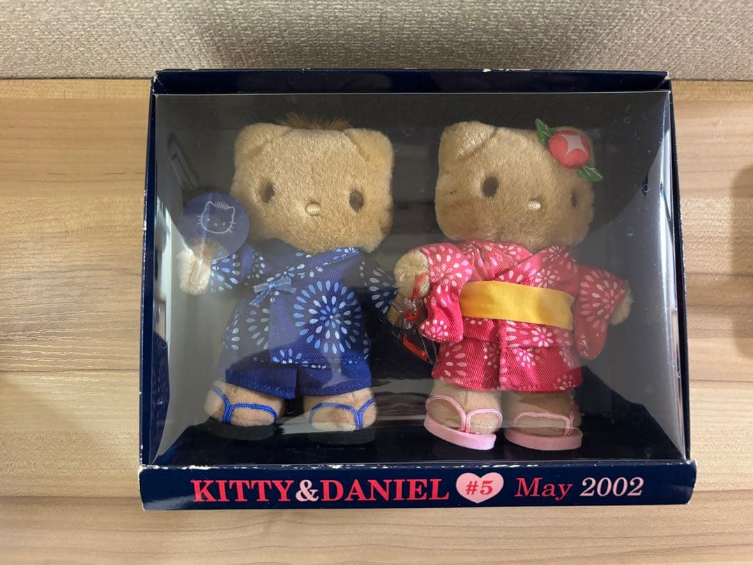 激レア　vivitix限定キティ＆ダニエル マンスリーマスコット2002年5月