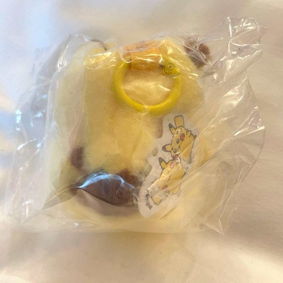 韓国　へんしんメタモン　カプセルマンション　ピカチュウ　マスコット　キーリング