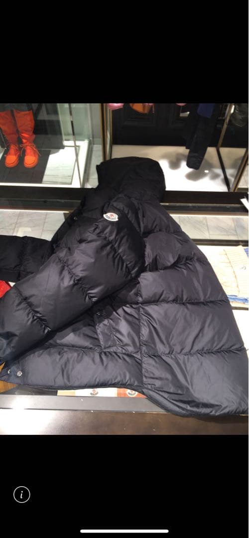最終お値下げ　新品未使用　モンクレールダウンジャケット