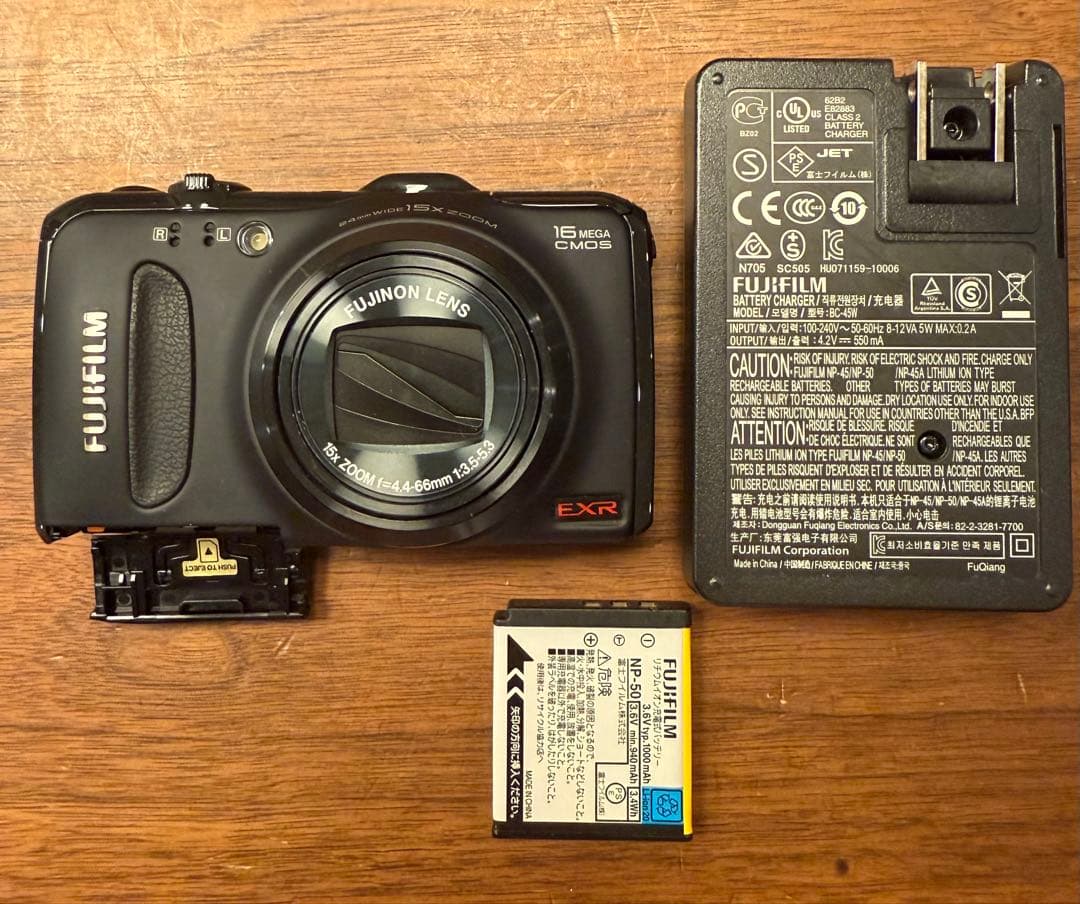 コンパクトデジタルカメラ FUJIFILM FINEPIX F600EXR