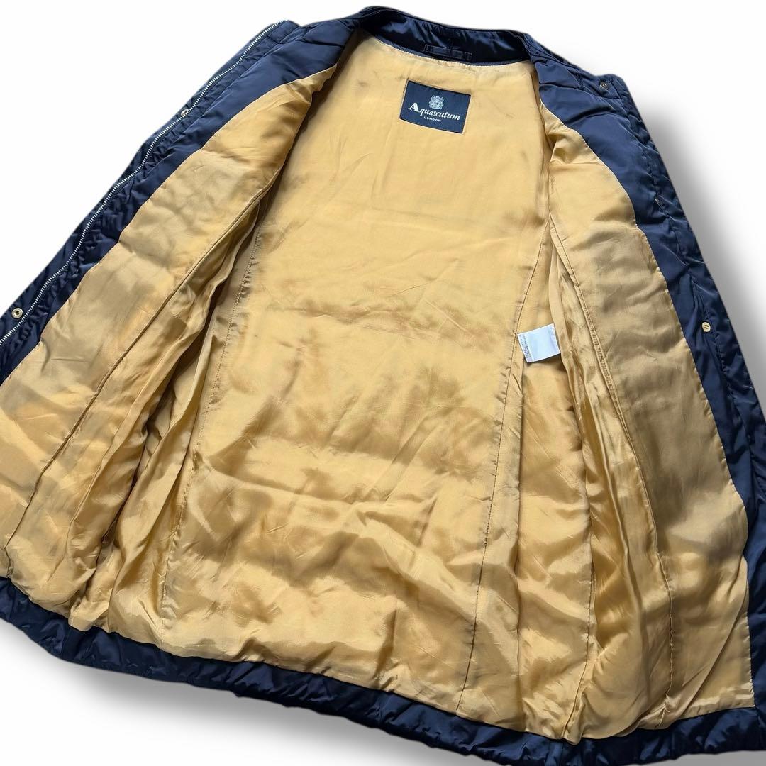 希少 アクアスキュータム ノーカラー ダウン アウター ネイビー Aライン L