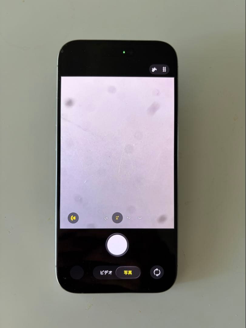 iPhone 15 Pro 256GB 背面、レンズ割れ