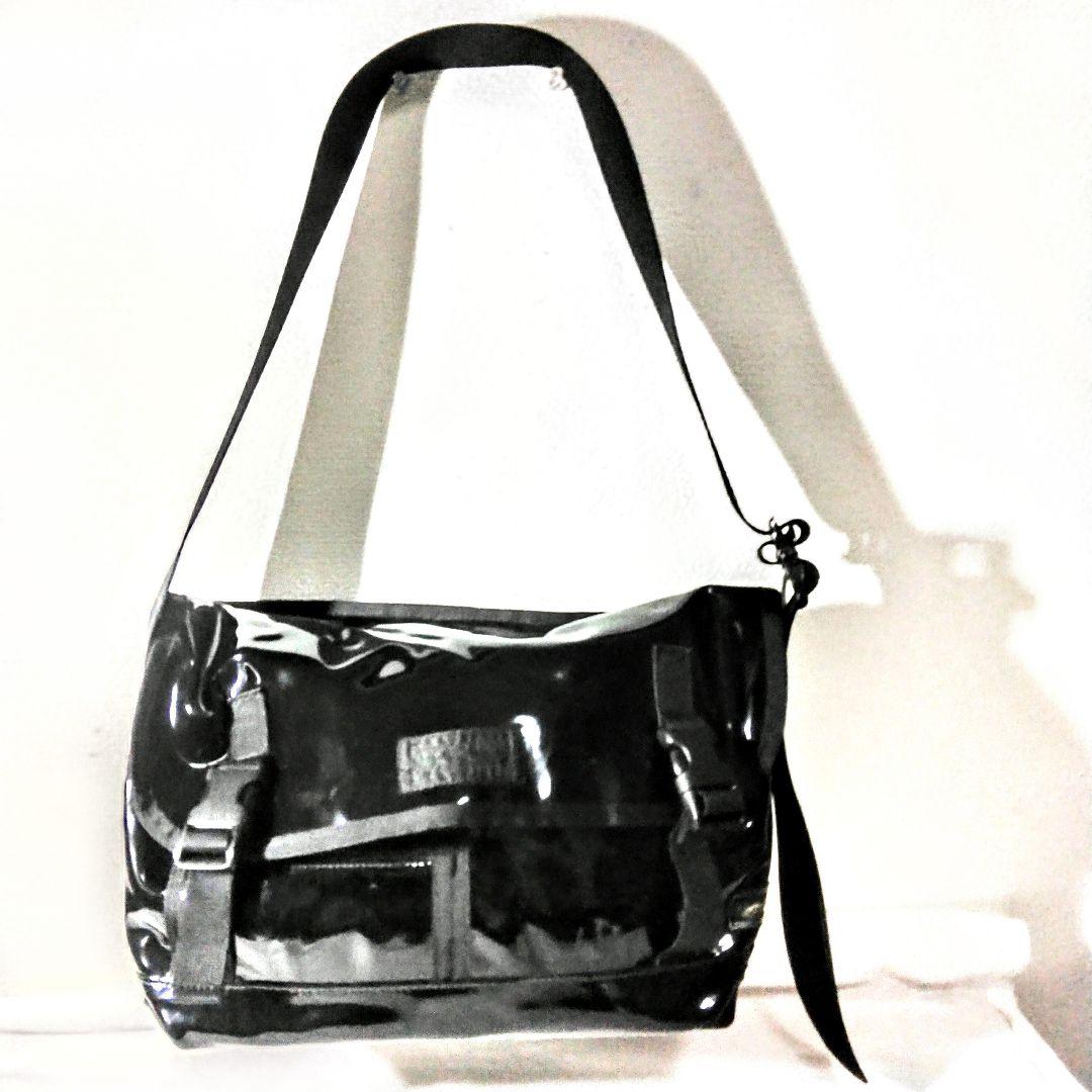 STUSSY × PORTER エナメルメッセンジャーバッグ