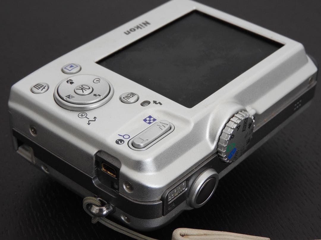 Nikon COOLPIX P1 シルバー ニコン コンパクトデジタルカメラ