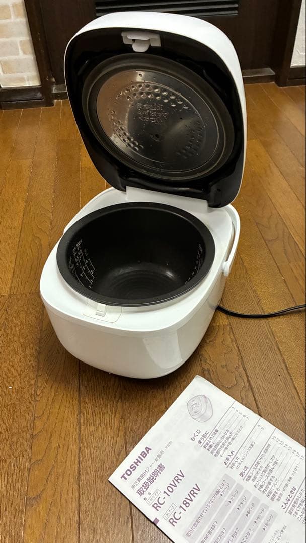 く*お様 2024年製　美品　送料込み　TOSHIBA RC-10VRV 炊飯器