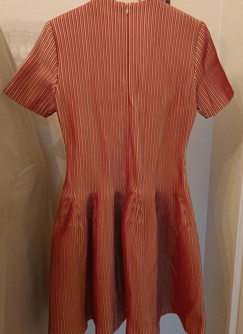 吉田里帆着用CFCL/HYPHA SHORT SLEEVE MINI DRESS