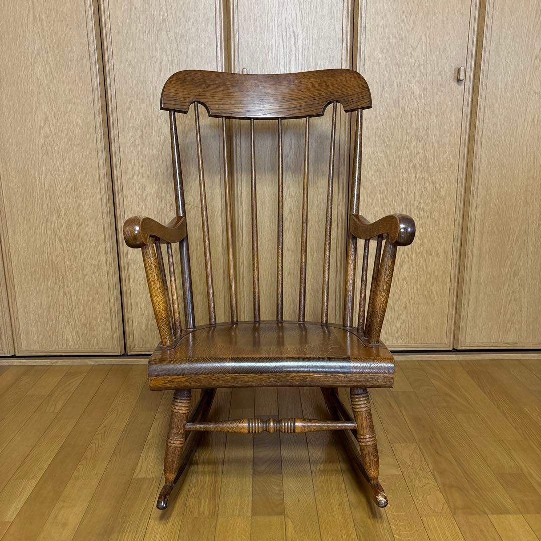 キツツキマークのロッキングチェア　by 飛騨産業