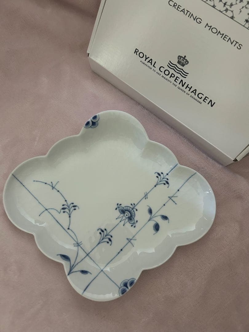   四葉型皿 花柄 箱付き