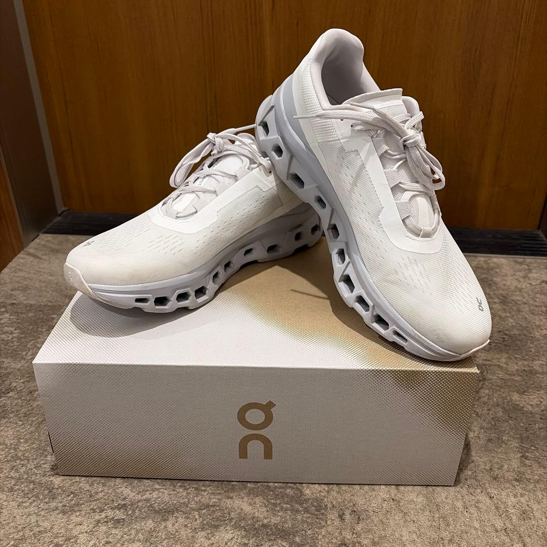 【ROB】on Cloudmonster White | Glacier