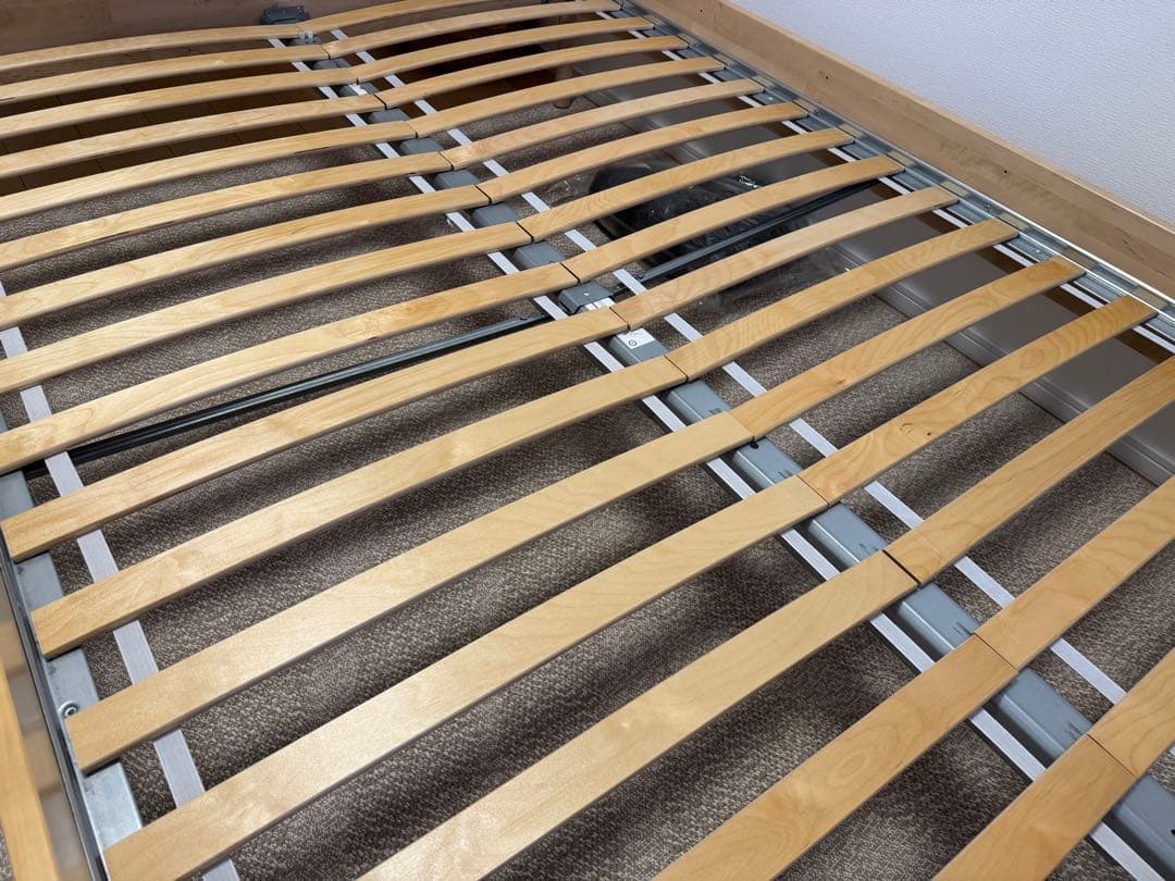 【定価97,990円】BJÖRKSNÄS ベッドフレーム 140x200 cm