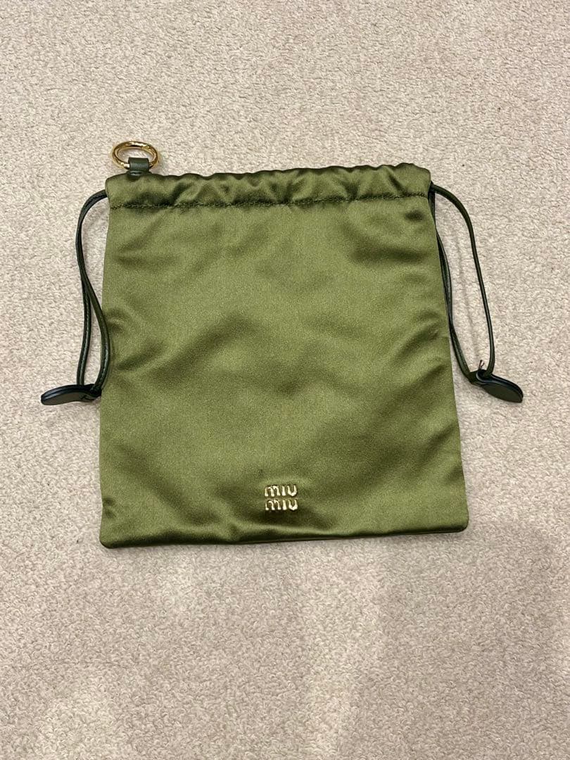 miumiu ミュウミュウ シルクサテン ポーチ 巾着 オリーブグリーン