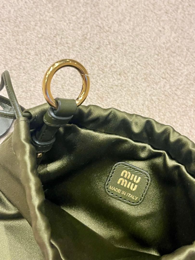 miumiu ミュウミュウ シルクサテン ポーチ 巾着 オリーブグリーン