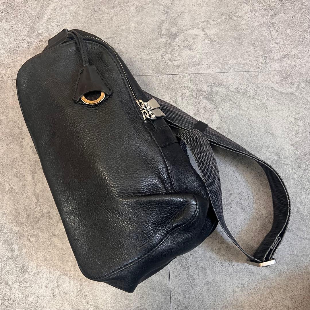 土日限定価格！　aniary　ボディバッグ　レザー　本革　ブラック　シボ加工