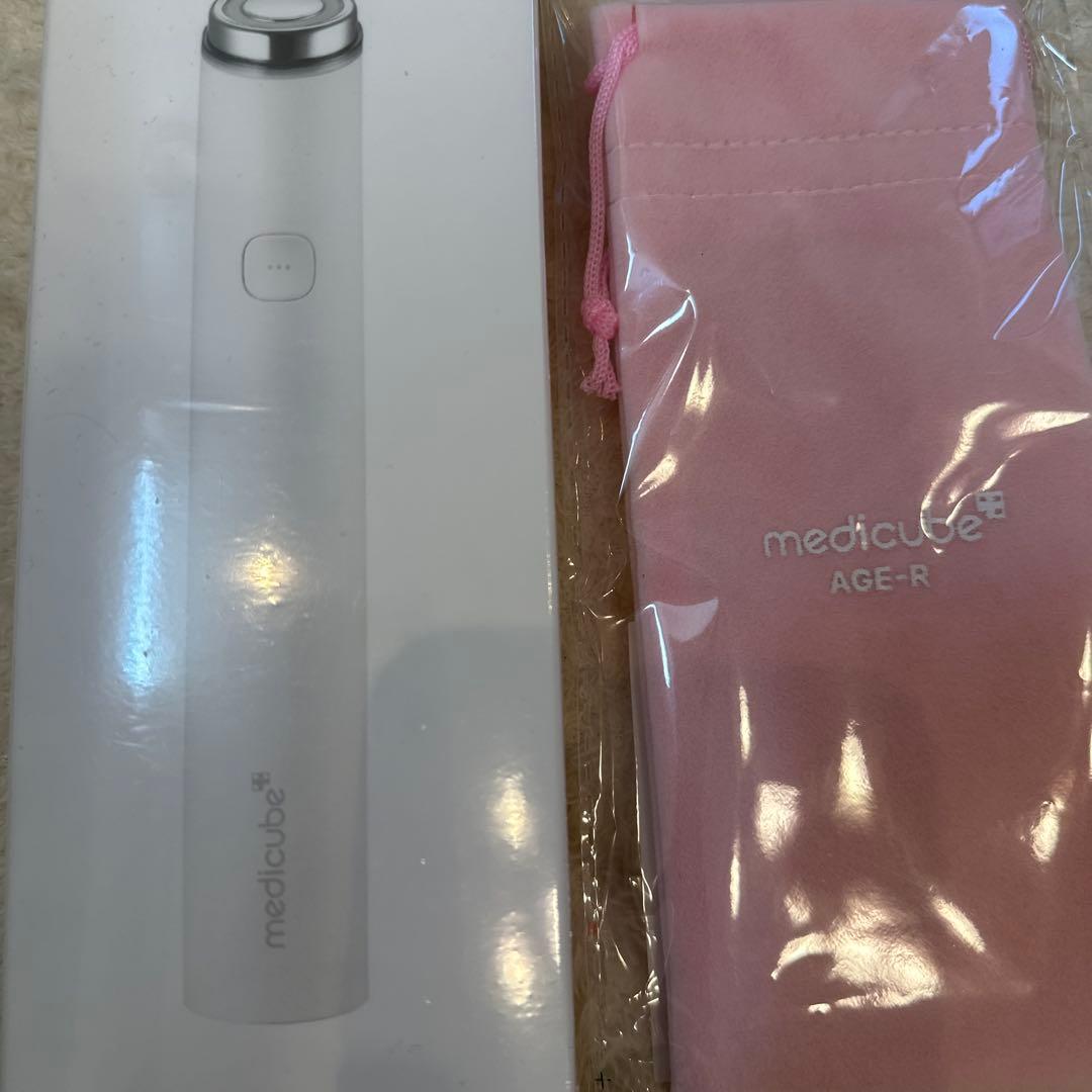 MEDICUBE AGE-Rブースタープロミニ ホワイト 美顔器