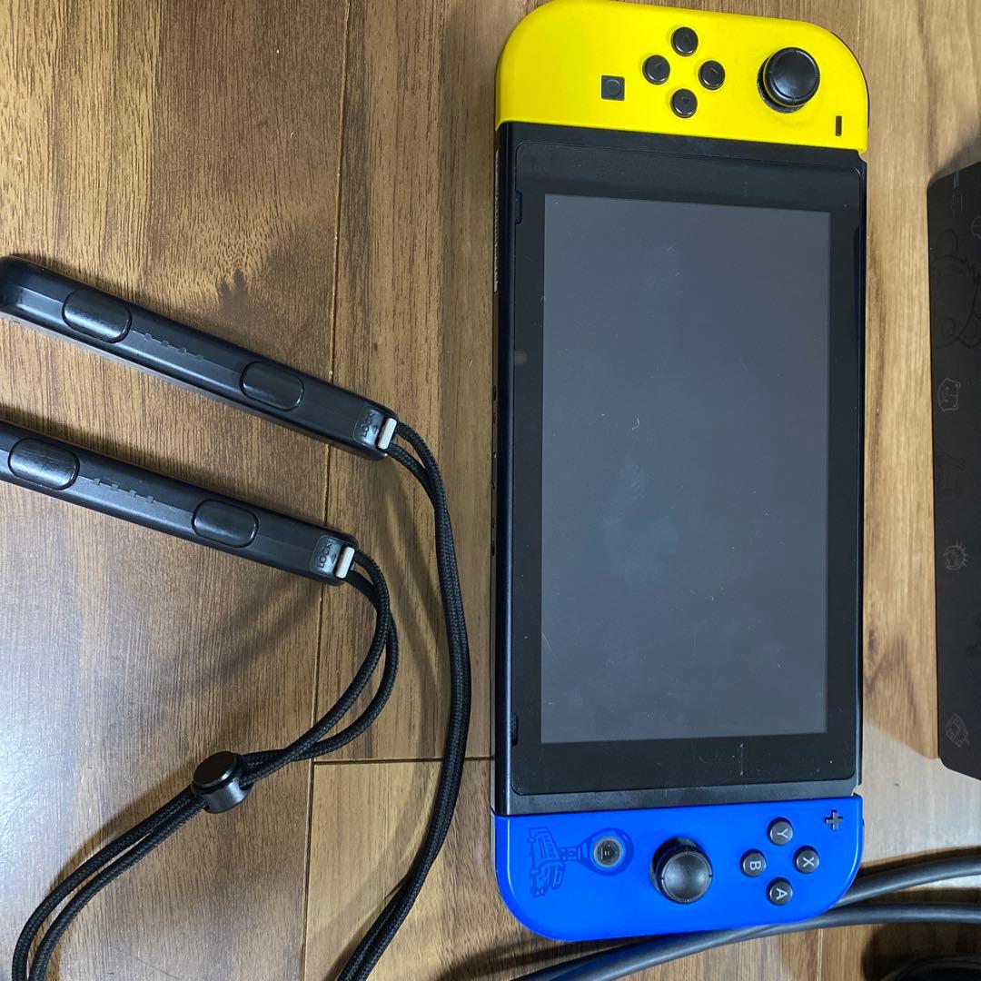 Nintendo Switch 青/黄 キャラクター柄 本体　フォートナイト