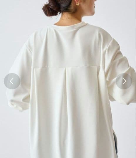 ホワイト長袖トップス