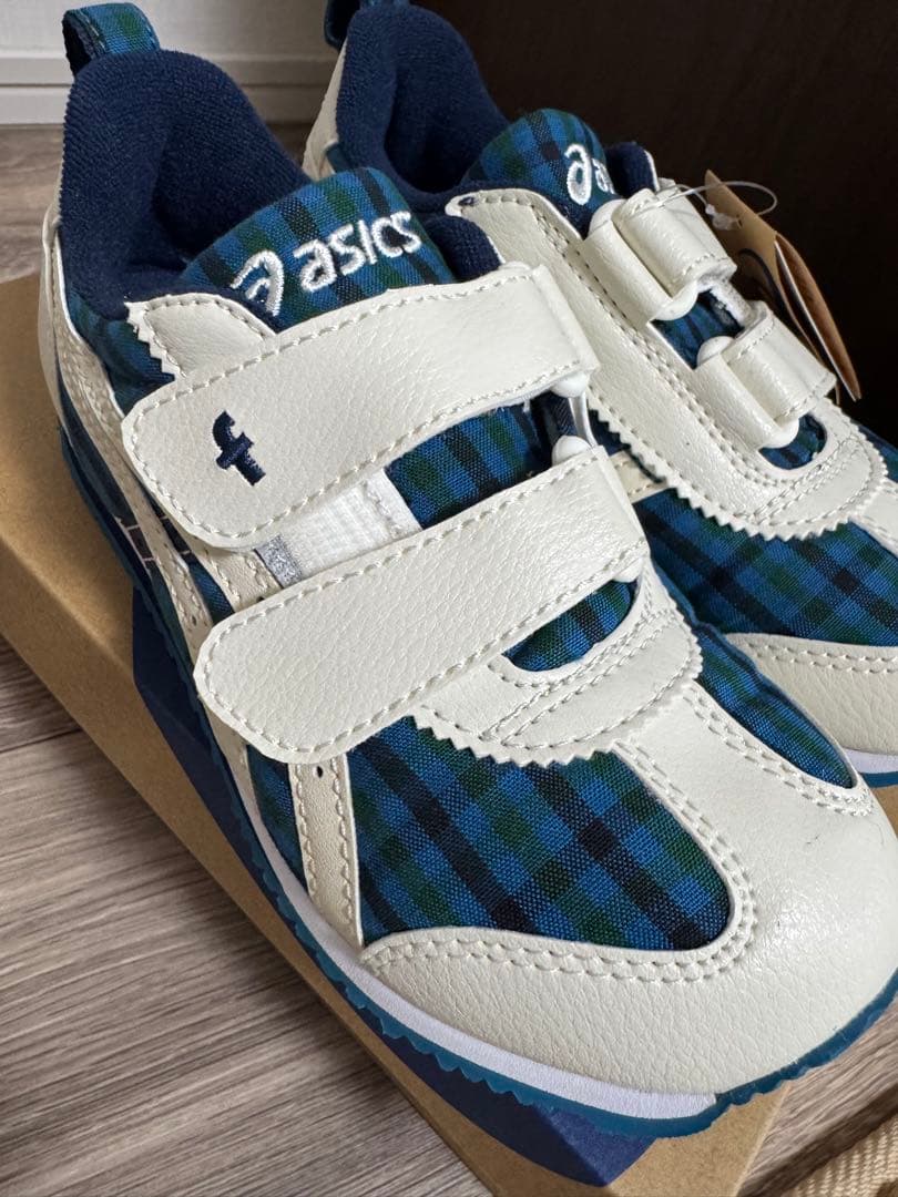 新品未使用　ファミリア　チェック　asics スニーカー 18cm