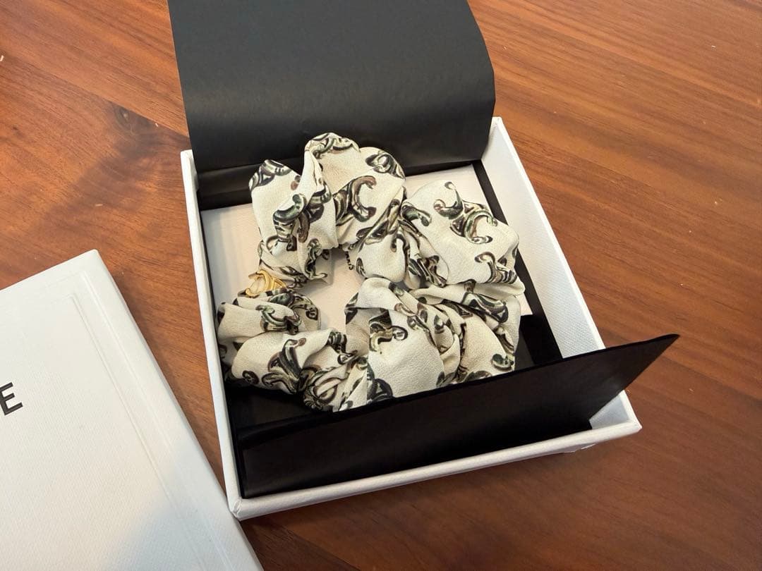 セリーヌ　シュシュ　新品未使用