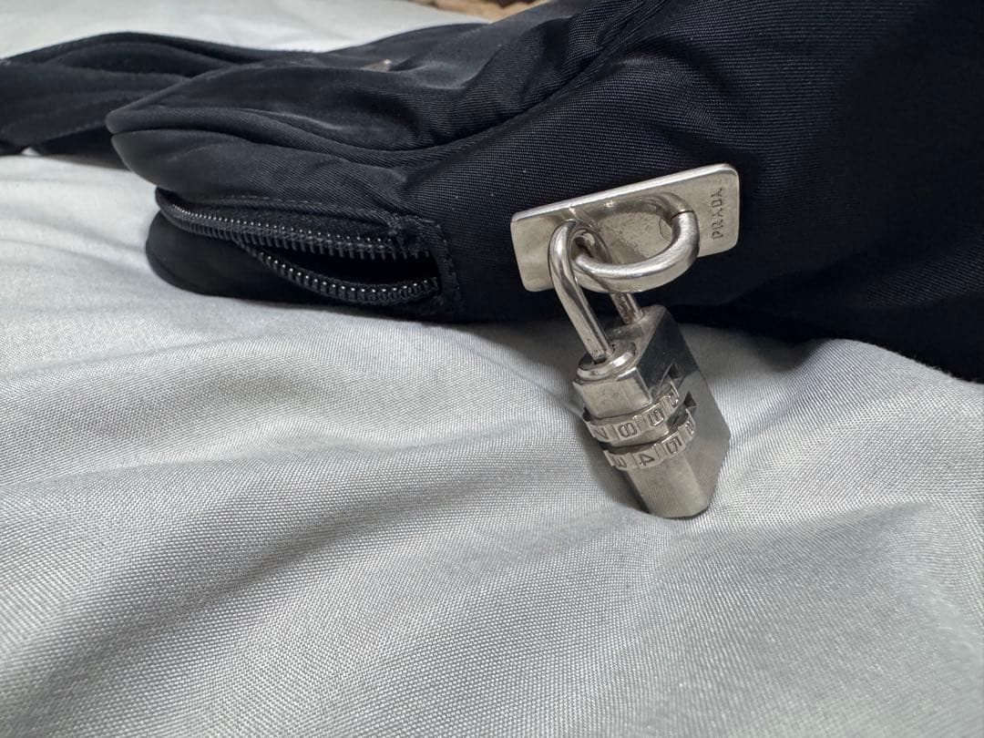 PRADA ナイロン　ハンドバッグ　白タグ
