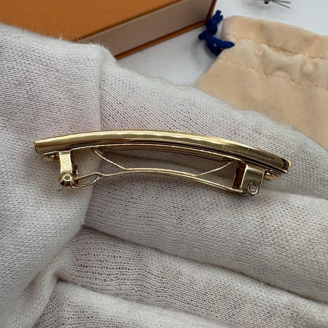 バレッタ ナノグラム モノグラムフラワー エナメル ヘアクリップ