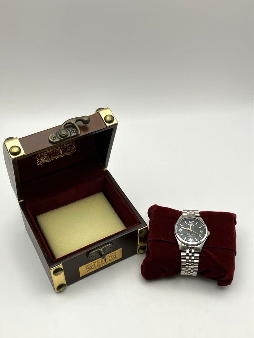 ワンピース 10周年 公式ウォッチ 黄金の指針 ゴールデンポース　不動