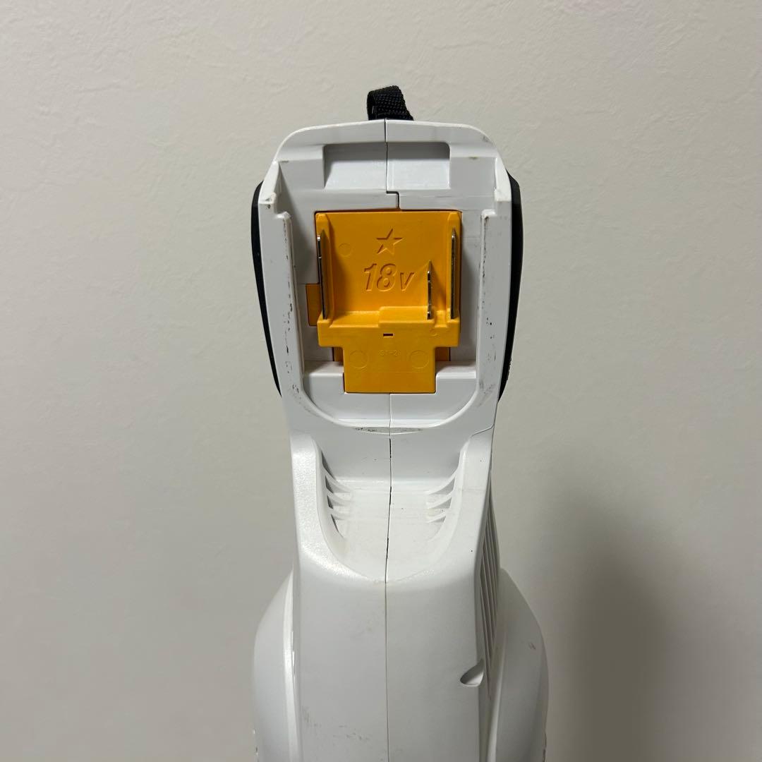 Makita CL182FD掃除機 本体 18Vバッテリー　スタンド　充電器付き