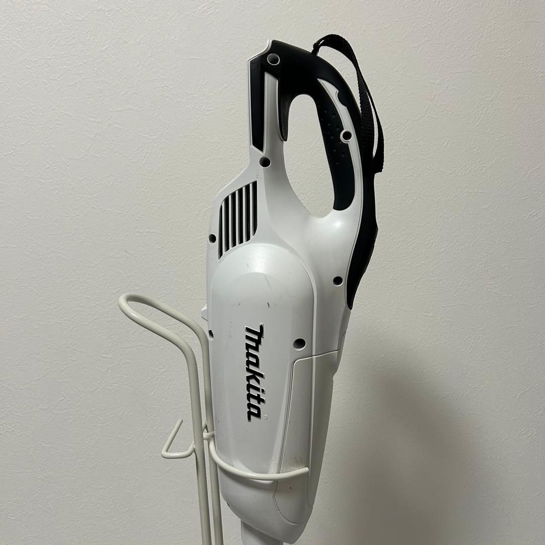 Makita CL182FD掃除機 本体 18Vバッテリー　スタンド　充電器付き