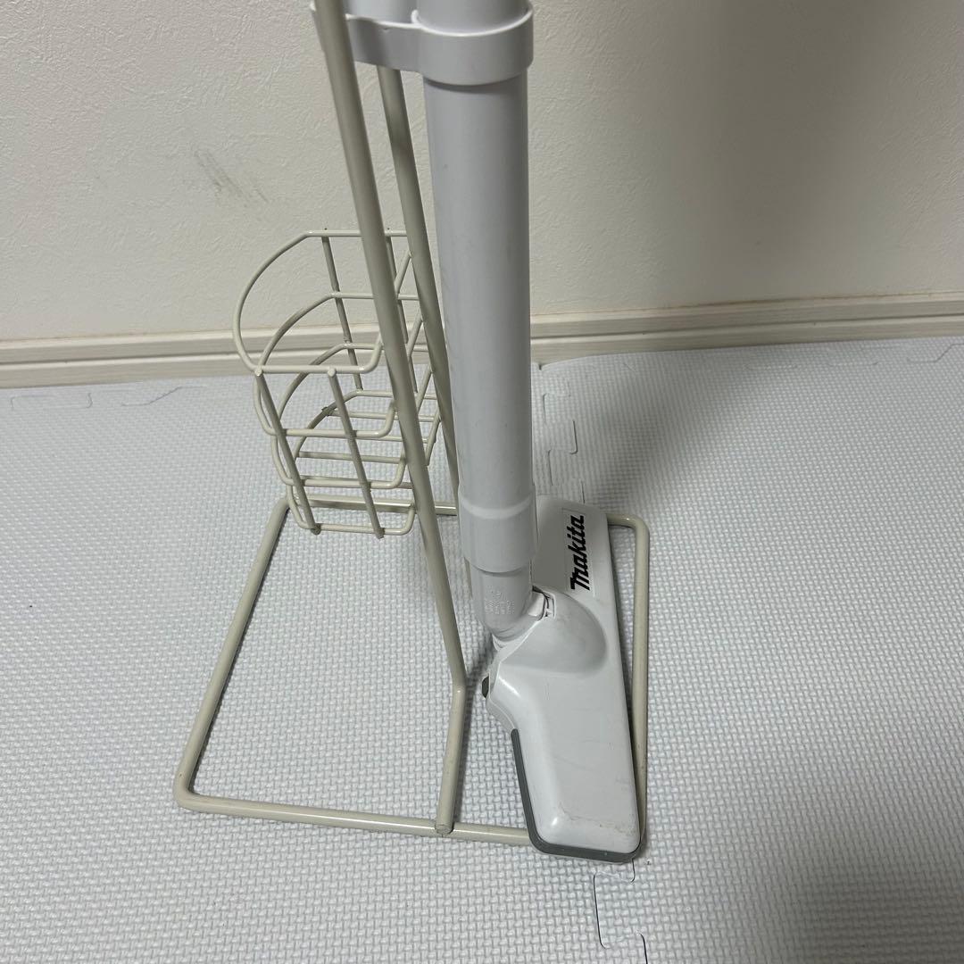 Makita CL182FD掃除機 本体 18Vバッテリー　スタンド　充電器付き