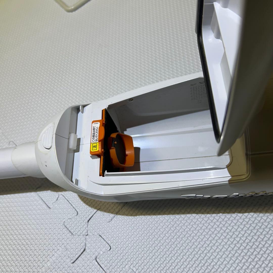 Makita CL182FD掃除機 本体 18Vバッテリー　スタンド　充電器付き