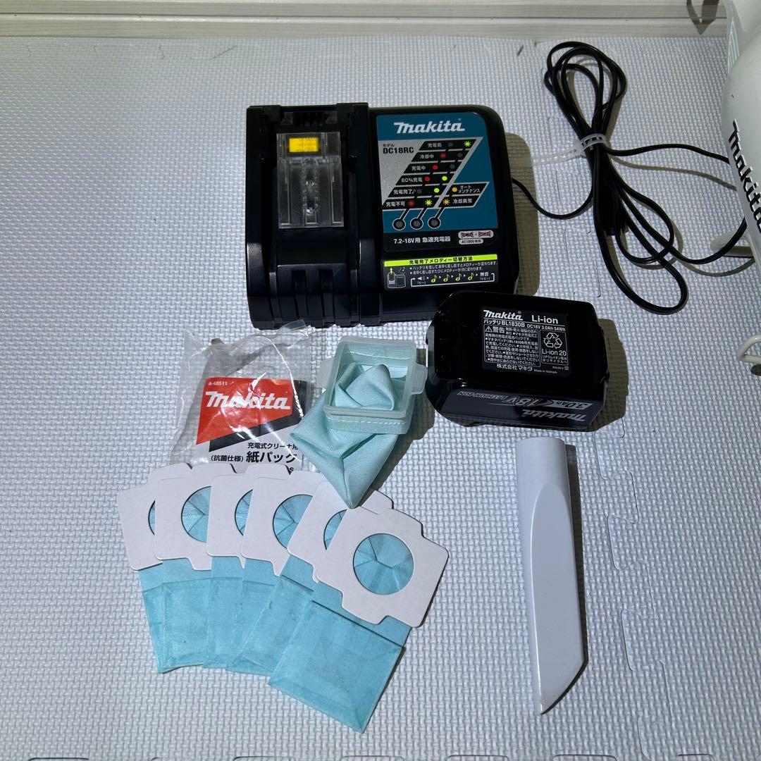 Makita CL182FD掃除機 本体 18Vバッテリー　スタンド　充電器付き