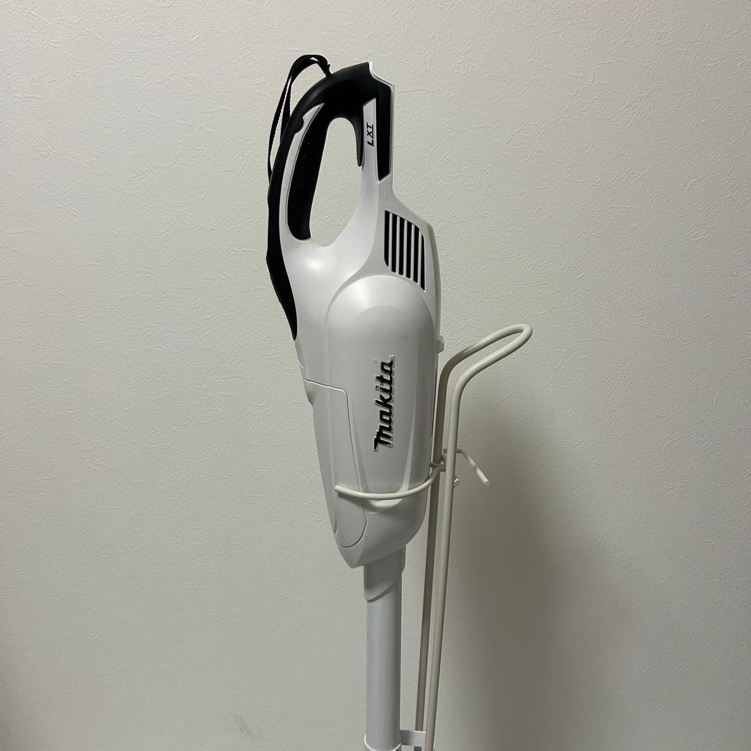 Makita CL182FD掃除機 本体 18Vバッテリー　スタンド　充電器付き