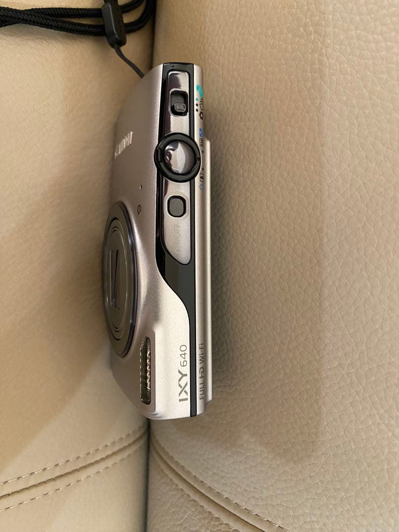 美品　Canon キャノン デジカメ IXY 640 シルバー