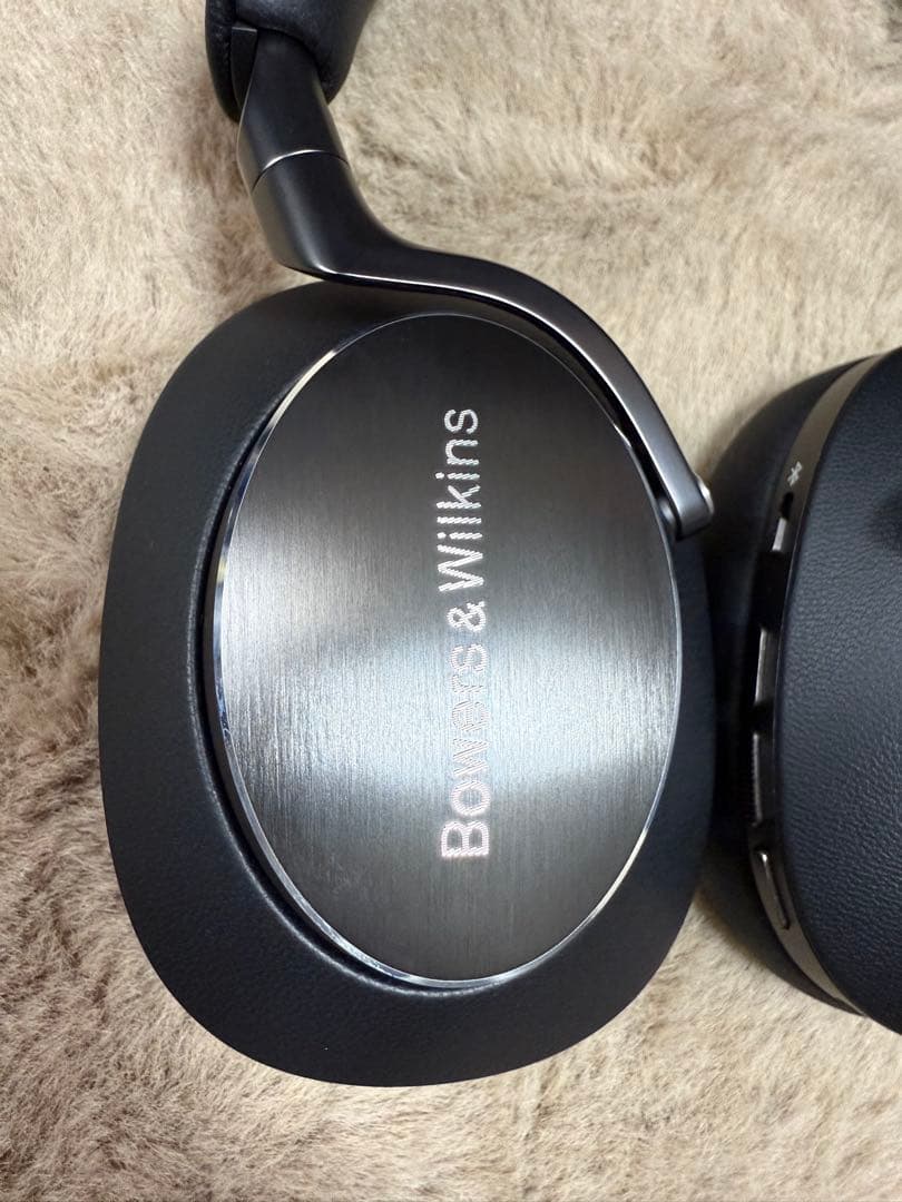 Bowers & Wilkins PX8ワイヤレスヘッドホン