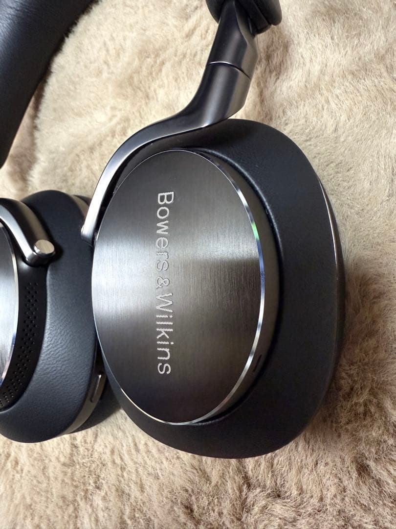 Bowers & Wilkins PX8ワイヤレスヘッドホン