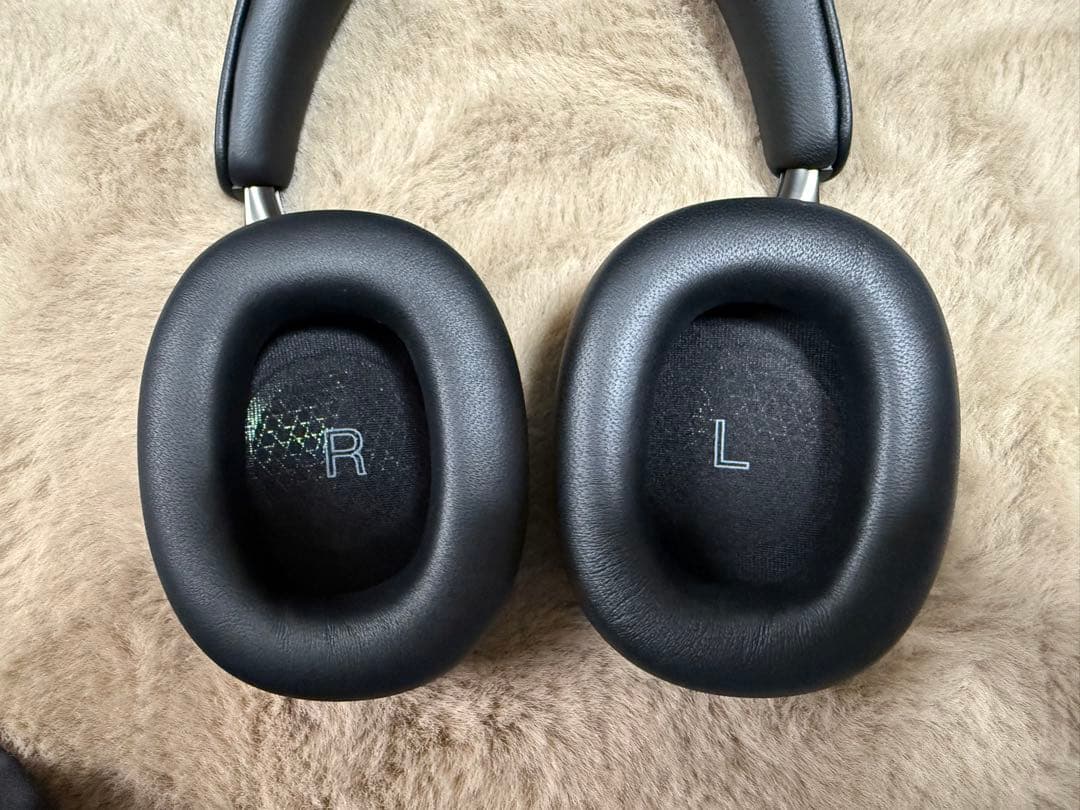 Bowers & Wilkins PX8ワイヤレスヘッドホン