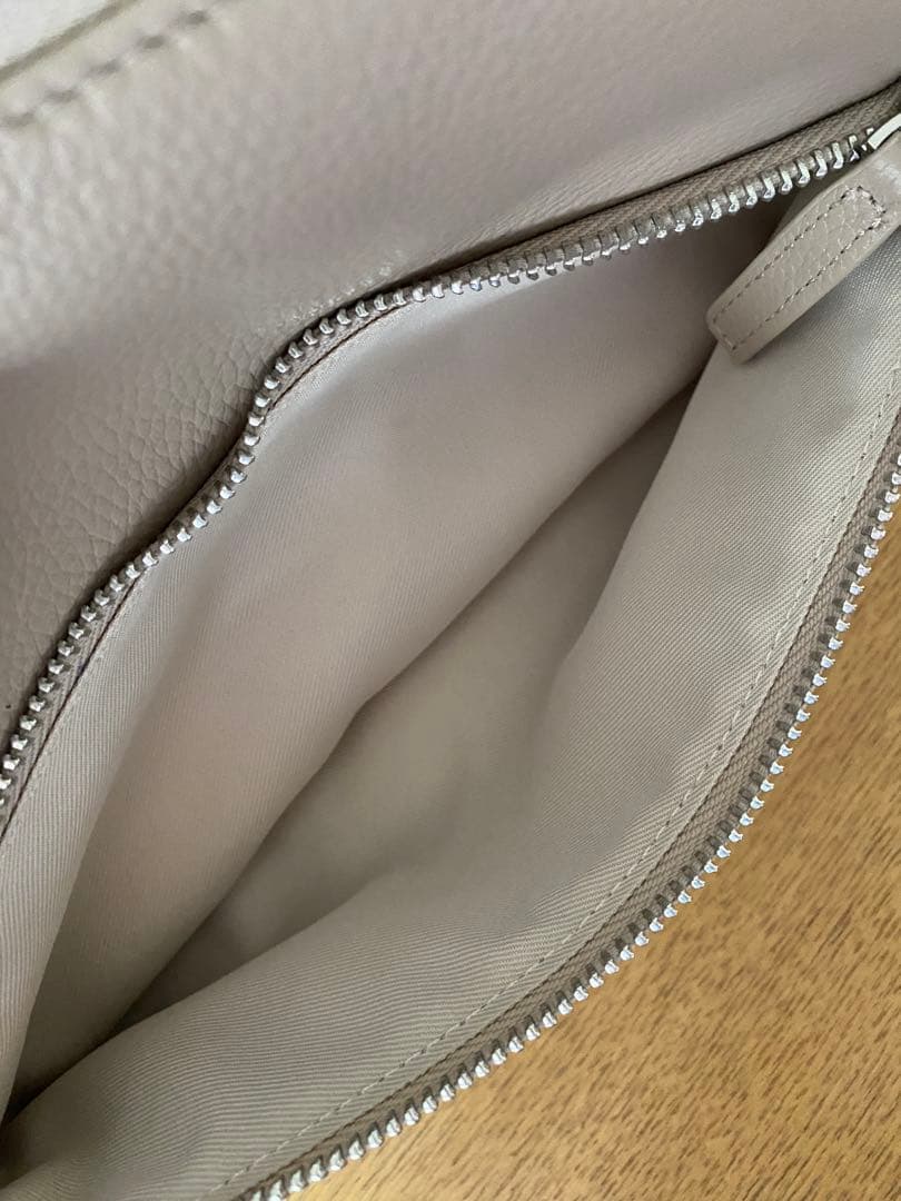 ビアズリーレザーボディーバック