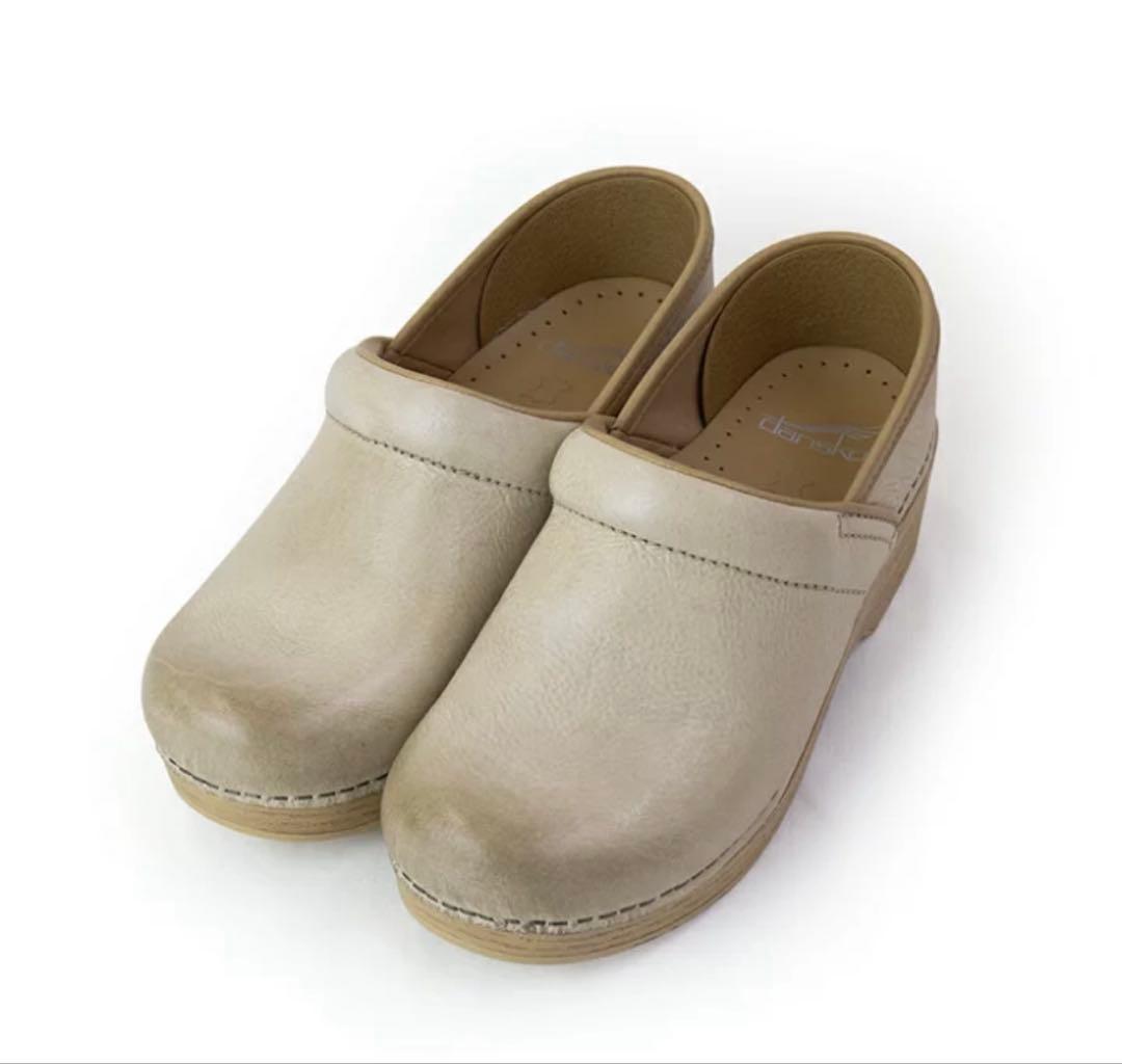 dansko プロフェッショナル　サンド　ベージュ レザークロッグサンダル 38