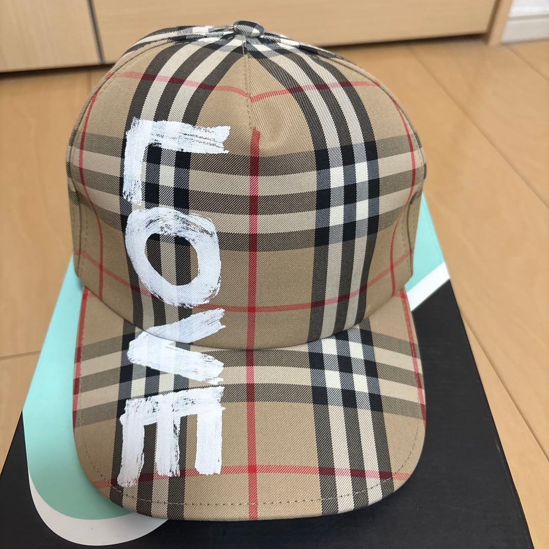 バーバリー　Burberry チェック柄 LOVE ベースボールキャップ