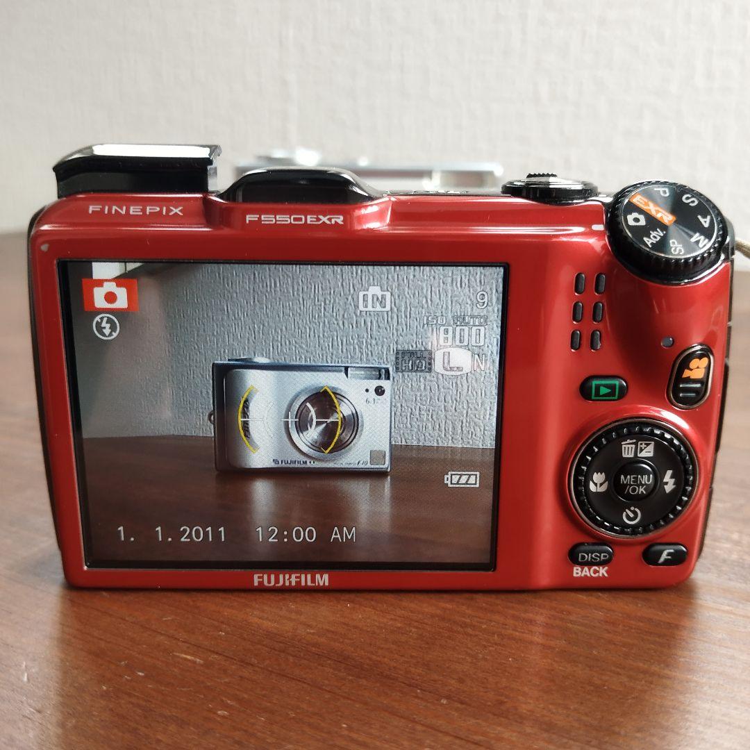 Fujifilm FinePix F550EXR レッド