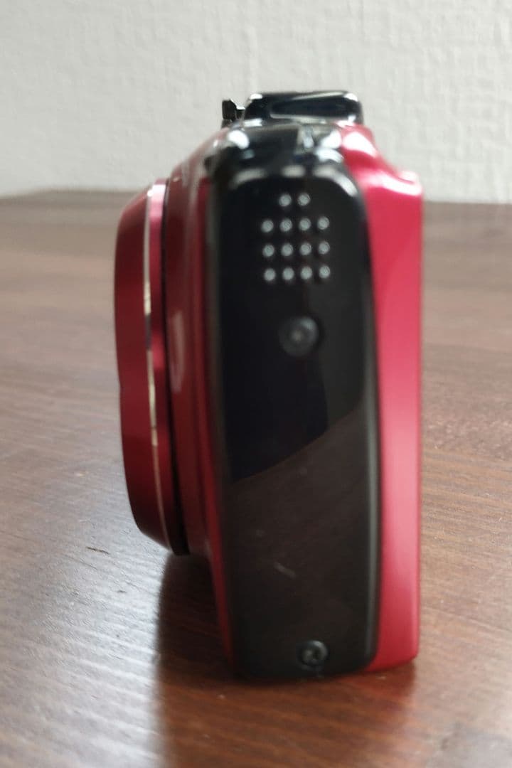 Fujifilm FinePix F550EXR レッド