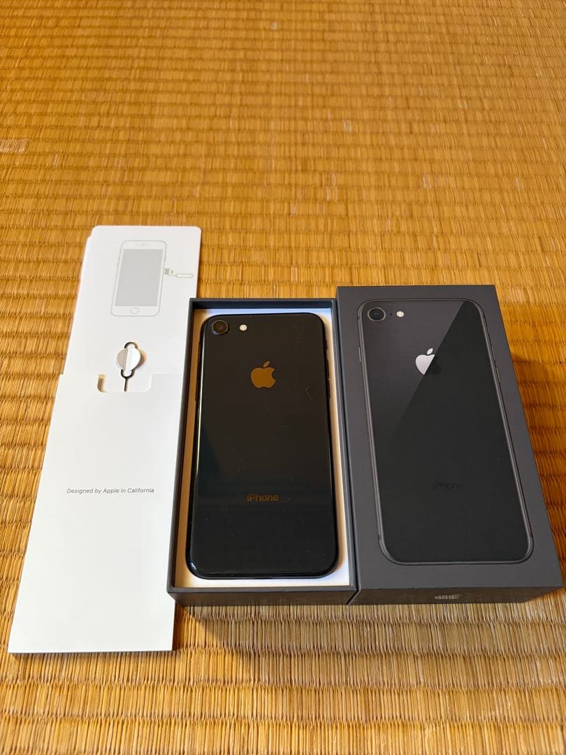 Apple iPhone 8 スペースグレイ64GB【箱付】