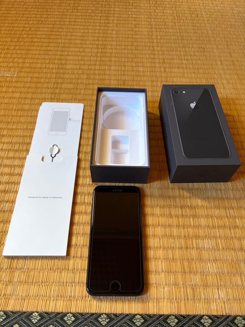 Apple iPhone 8 スペースグレイ64GB【箱付】