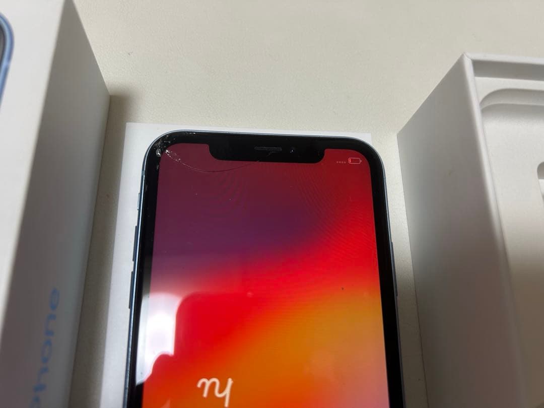 iPhone XR ブルー　64GB