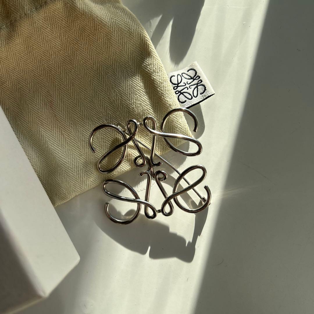 LOEWE メタルブローチ スワロフスキー風