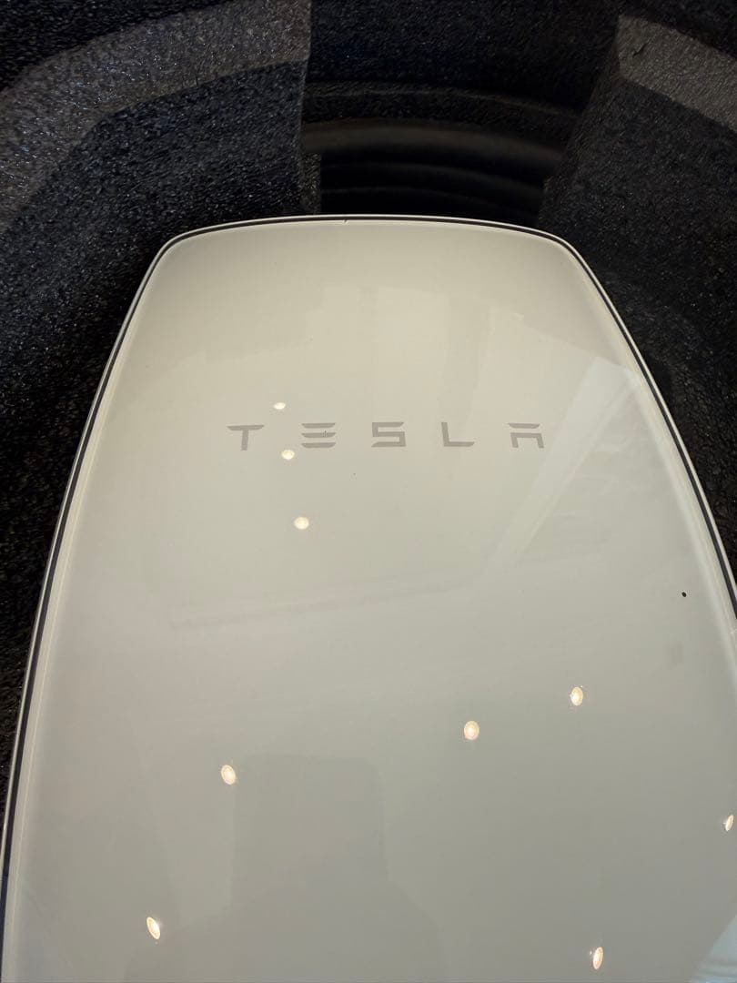 Tesla テスラ　ウォールコネクター