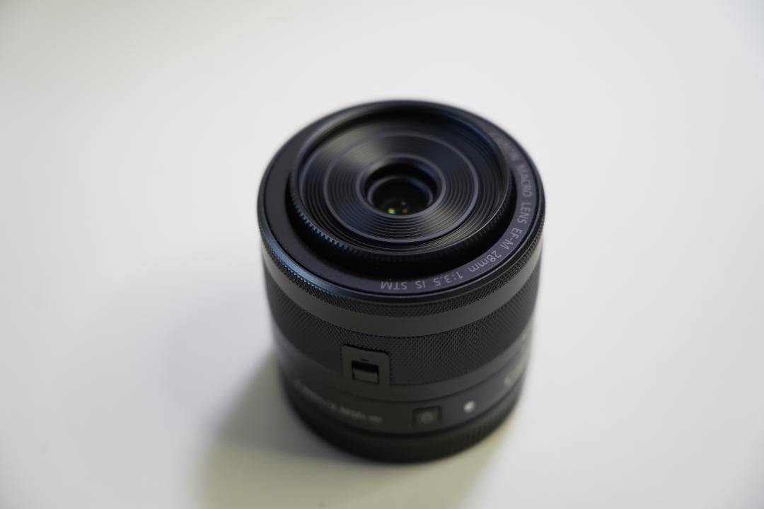 Canon EF-M 28mm f/3.5 Macro IS STM レンズ