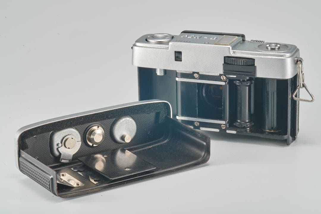 フィルムカメラ Olympus PEN-D / F-zuiko F1.9 32mm #88