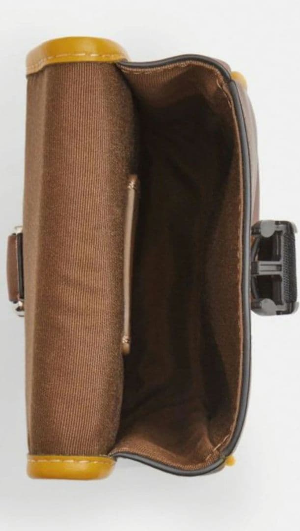 レーサーフォーン　クロスボディ　バッグ　coach 新品未使用　レザー　ブラウン